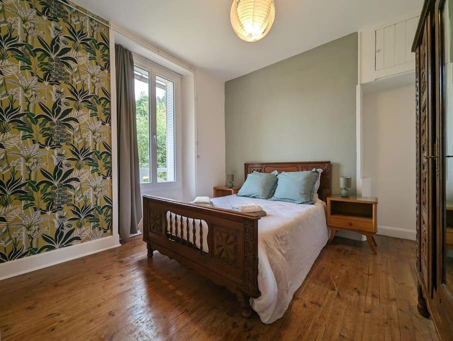 Maison Des Annees 30 - Vic-Sur-Cere - 14 Personnes Экстерьер фото