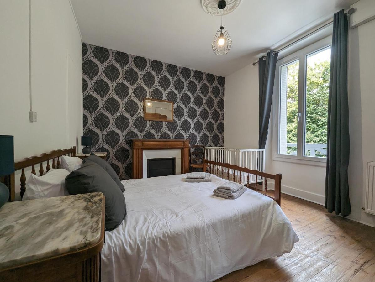 Maison Des Annees 30 - Vic-Sur-Cere - 14 Personnes Экстерьер фото